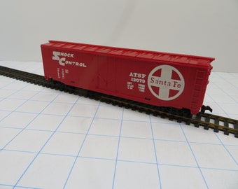 H 199  HO Santa Fe Box Car - Like New
