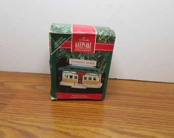T 72 Keepsake Donders Diner Christmas Ornament 1990 New Old Stock