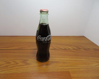 F 178 Vintage 1979 - 1983 - 6 1/2 oz Coca Cola Bottle Full With Red Pop Off Top Excellent Condition