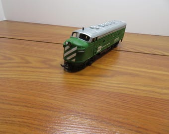 F 318 HO Bachmann F7 Burlington Northern 9710 Diesel With Headlight Runs Great 1990's - Great Shape