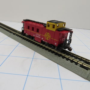 N 113  N gauge Caboose Santa Fe - New -  Bachmann