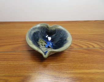 F 175 Vintage 1980's Handmade Pottery Glazed Heart Shaped Trinket Dish - No Chips Or Cracks - Beautiful Colors