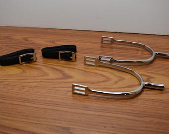 T 512 Coronet Prince Of Whales Spurs & Straps Stainless 1 1/4" Neck Width Brand New Old Stock