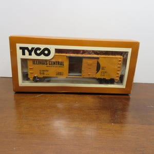 T 720 Tyco HO 1980&#39;s Illinois Central 16470 Box Car Well Weighted With Sliding Doors Brand New Old Stock