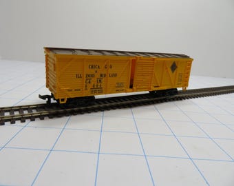 F 75 HO Life-Like 1975 Vintage C & I M 8004 Box Car With Sliding Doors Well Weighted - Like New