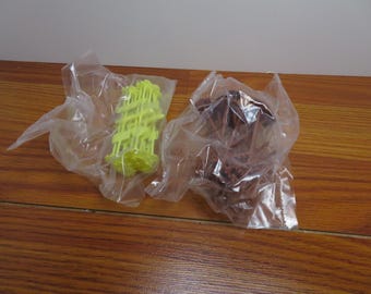 T 988 HO Bachmann 1989 Factory Sealed (12) Telephone Poles ((24) Signs Brand New Old Stock