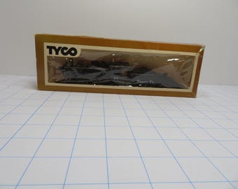 F 73 HO Tyco Vintage 1970's Locomotive #24 & Santa Fe Tender With Headlight Excellent Condition But Needs Trouble Shot To Run - Sold As Is
