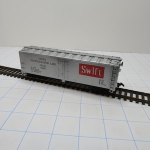 H 244  HO Tyco Swift Box Car 4226 - Vintage