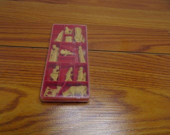 T 901  1960's - 1970's Miniature (12) Piece Nativity Set From West Germany - Cream Colored Solid Plastic Pieces - Vintage - Like New