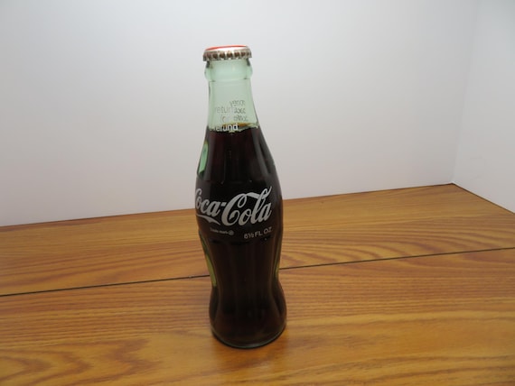 F 178 Vintage 1979 - 1983 - 6 1/2 Oz Coca Cola Bottle Full With