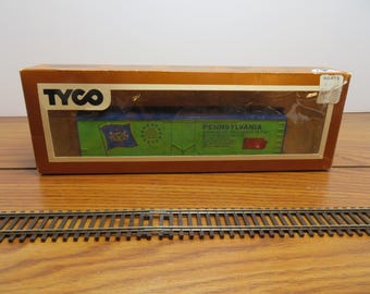 H 860 HO Tyco 1970's Pennsylvania Statehood Box Car, December 12, 1787 Well Weighted - Brand New Old Stock