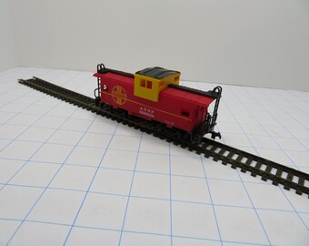 H 187  Ho Bachmann Santa Fe Caboose With Wide Vision 99628