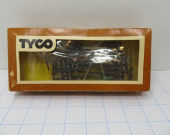 MH 628 HO Tyco Telephone poles & Sign Set New In Original Box