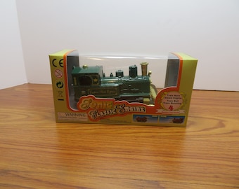 T 31 Classic Train Engine Die Cast Green 5" Pull Back With (4) Sounds - Brand New Old Stock