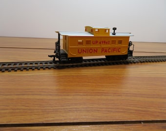 F 226 HO Life-Like Union Pacific 49940 Caboose Well Weighted Brand New Old Stock