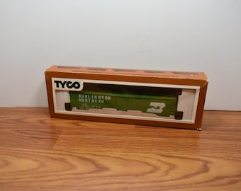 T 530 HO Tyco BN 100024 Box Car Well Weighted 1980 Brand New Old Stock