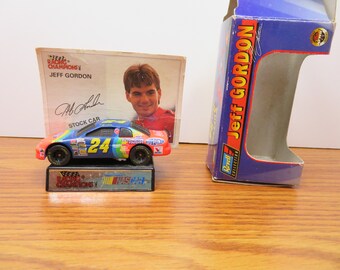 MH 756 Revell Collection Jeff Gordon DuPont Die-Cast Car New