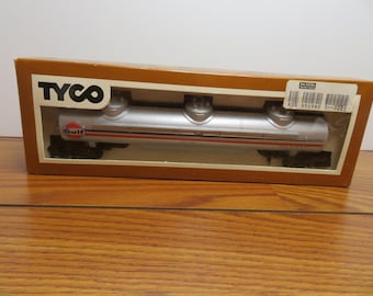F 141 HO Tyco 1980 OSKX #829 Gulf Oil Tanker With (12) Wheels (3) Domes 62' Car Well Weighted - Brand New Old Stock