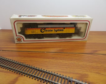 T 922 HO Bachmann 1990's Chessie System #7071 Diesel Engine - Brand New Old Stock