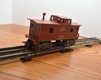T 523 O Gauge O/27 Marx 18326 NYC Caboose 1950's Metal Wheels & Trucks Nice Condition