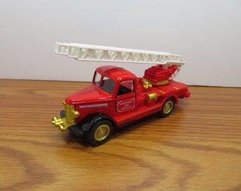 h 612 Die-Cast Fire Hook & Ladder Truck With Pull Back Action