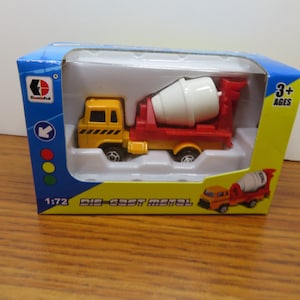 H 607 Die-Cast Superior Cement Truck 1:72 Scale - Brand New Old Stock
