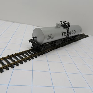 MH 124  HO Mehano Texaco Tank Car 6305  - Brand New - RARE
