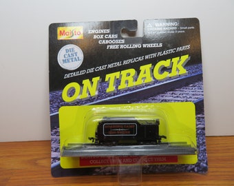 H 802 Maisto On Track Die Cast Roaring Camp & Big Tree Tender 1999 New Old Stock