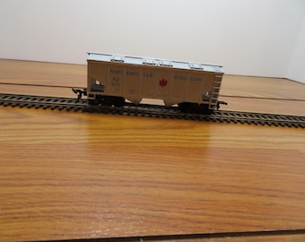 F 225 HO Life-Like Napierville Junction 311 Covered Hopper - Well Weighted Brand New Old Stock