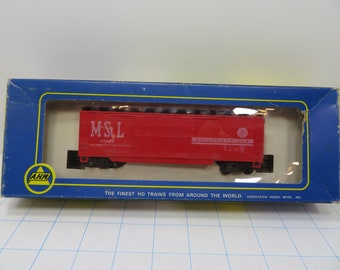 H 228  HO  AHM Box Car MSTL 54650 - Vintage - Like New