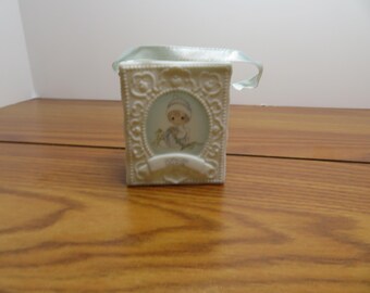 T 893 Vintage 1998 Porcelain Ornament Someone Special Gift Bag - No Chips Or Cracks - Very Clean