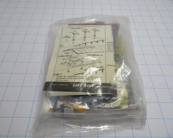 P 307 Vintage HO Life-Like Pikesville Junction Train Station 1980 Factory Sealed Package - Brand New Old Stock