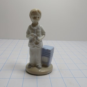 F 08 Vintage K&#39;s Collection 1990 Standing Ceramic Nurse With Stethoscope No Chips Or Cracks