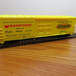 F 143 HO Mehano IHC Eckerd 2001  Crayola Box Car Well Weighted Brand New Old Stock