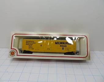 MH 253 HO Bachmann Milwaukee Road Box Car 56500 Vintage Like New