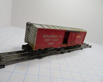 F 89 Lionel O-O/27 Gauge Welocme ToToy Fair 1987 Well Weathered, Well Weighted Woirking Couplers Sliding Doors - Great Condition