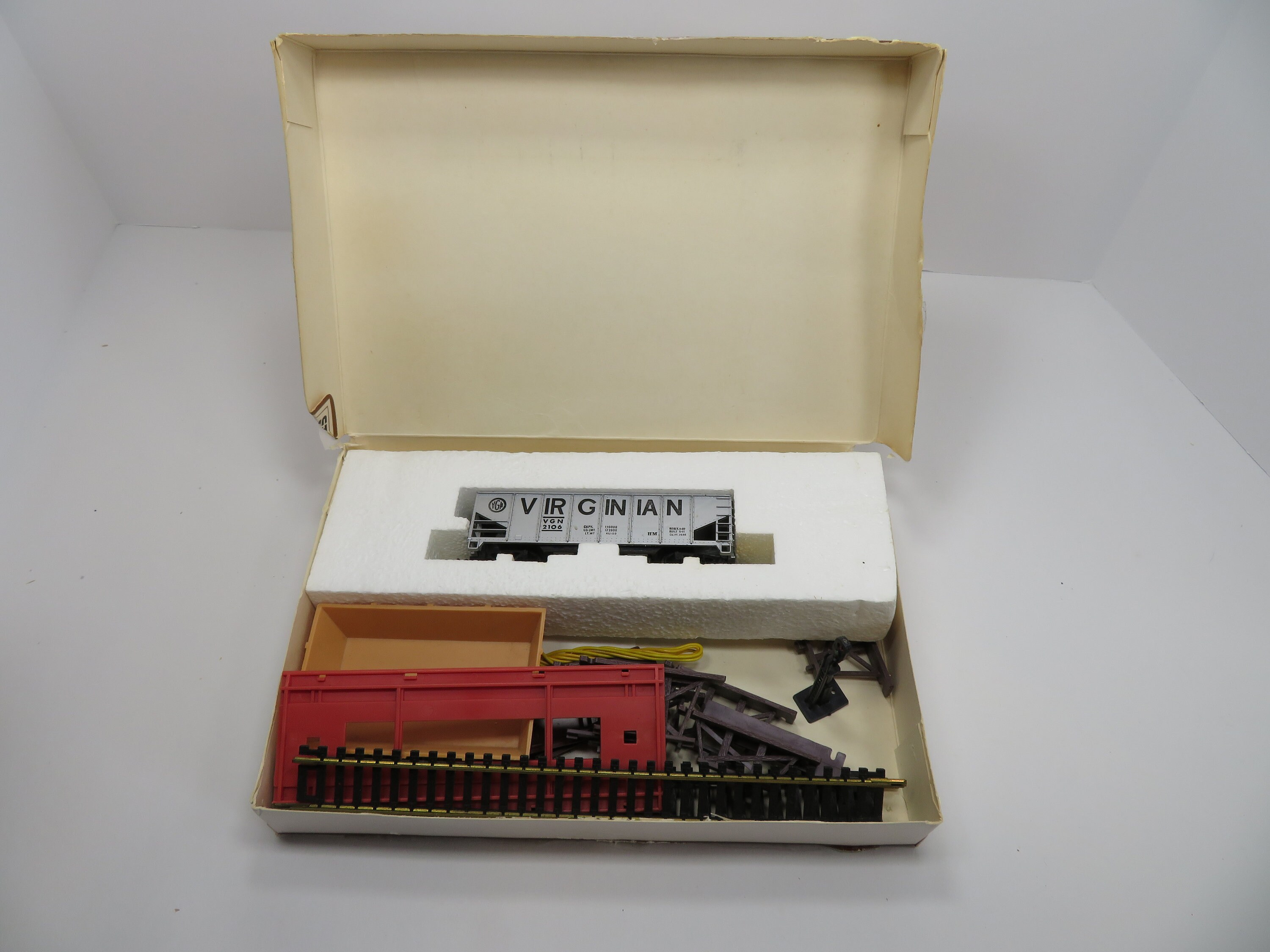 71A HO Tyco Hopper Car Unloading Set
