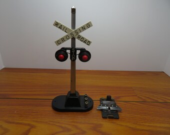 T 878 O Gauge 1960 Post War Lionel #154 Crossing Signal With #154C Track Clip & Box - Excellent Condition