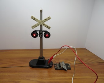F 236 O Gauge1950's Lionel #154 Crossing Lights With Track Clip And Original Box - Working & Great Condition