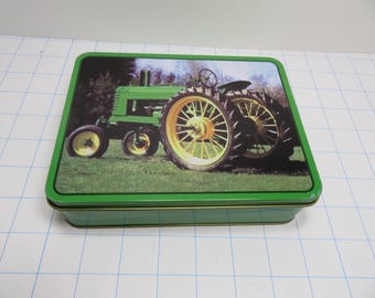 H 831 Vintage 2000 John Deere Pocket Knives Collection (3) In Collectable Tin Brand New Old Stock In Factory Wrappings