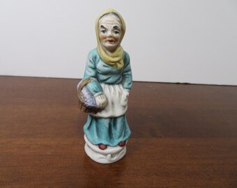 F 292 Vintage Homco 1960 Hand Painted Porcelain Old Lady Holding Basket Of Fruit - No Chips Or Cracks