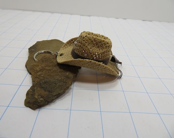Classic Straw Cowgirl Cowboy Hat Keychain Light Brown