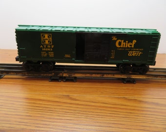 T 335 O Gauge Lionel ATSF 16263 Box Car With Dies Cast Metal Trucks, Operating Couplers, Dual Sliding Doors - Brand New Old Stock