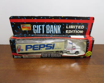 T 743 Vintage 1995 Pepsi Die Cast Semi Hauler Limited Edition Coin Bank New In Box Old Stock