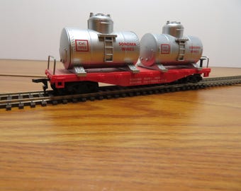 T 931 HO Model Power 1980 Sonoma Wines #1950 Flat Car With (2) Tank Containers - Clean Excellent Condition
