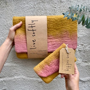 Funda para portátil de lana fieltrada a mano - Degradado ocre y rosa - Tamaños: pequeño/mediano/grande