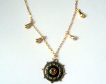 Collier doré-bijoux fantaisie-chaîne dorée-pendentif en forme de fleur-breloques dorées-strassambre-collier femme-collier fait-mains
