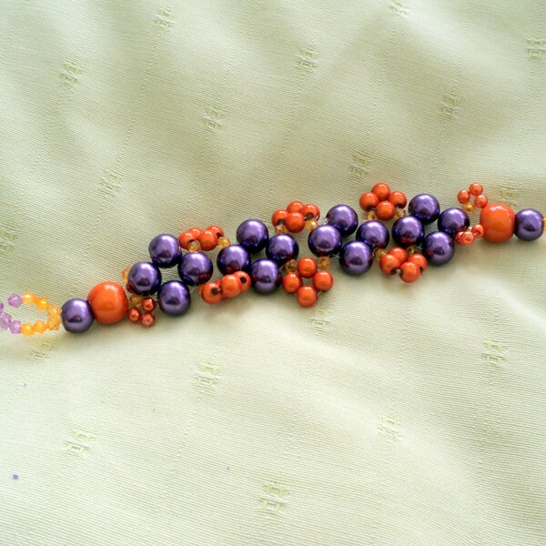 Bracelet en perles magiques orange et perles naturelles mauves et toupies en cristal de bohème bracelet femme fait-mains