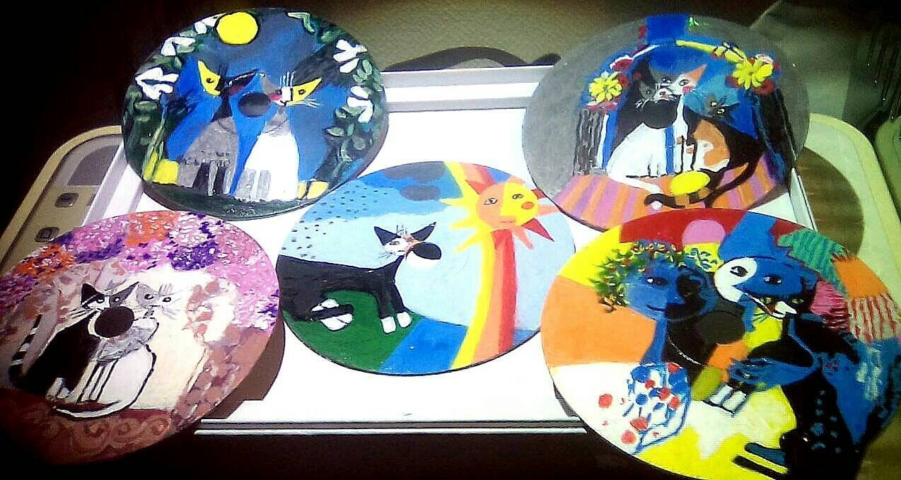 Sous-Verre Au Nombre de 5, Utilisation Cd Recyclés Peints à La Peinture Acrylique, Thème Les Chats S