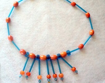 Collier-collier en perles-perles de verre-toupies et perles craquelées-collier bleu et orange-collier fait-mains-bijou fantaisie original